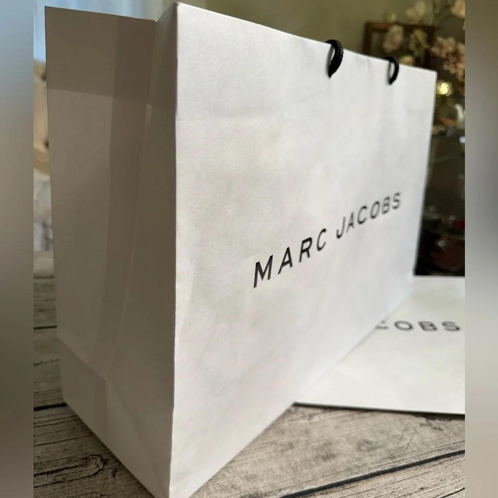 NEW Marc Jacobs MEDIUM gift bag. White with logo in black. Authentic from store.